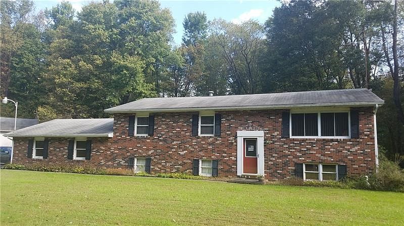 Home Sweet Home! Three bedroom, two bath brick and vinyl split entry home.