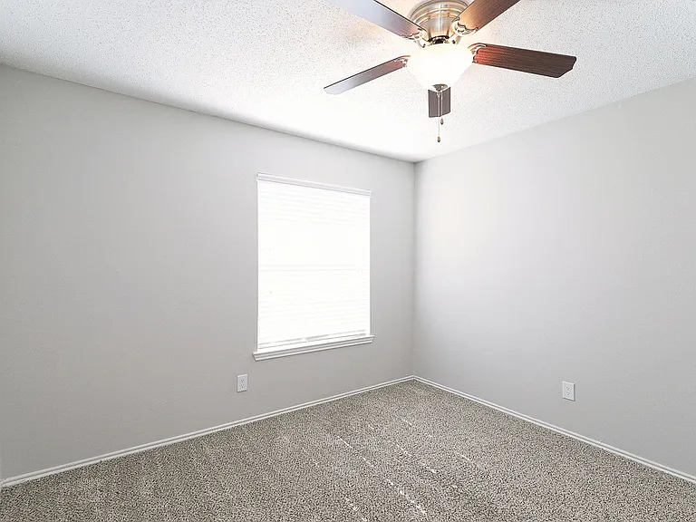 City Crest Apartments — Photo 73
