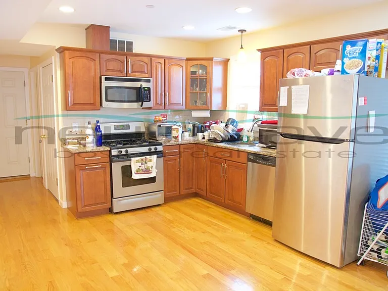 207 Hillside St #3 — Photo 4