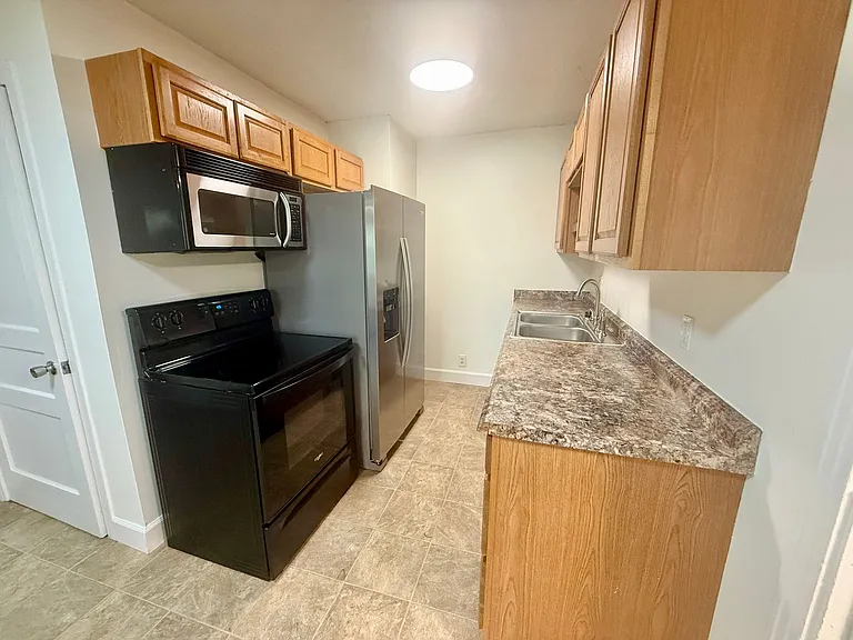 902 Gibson Dr — Photo 9