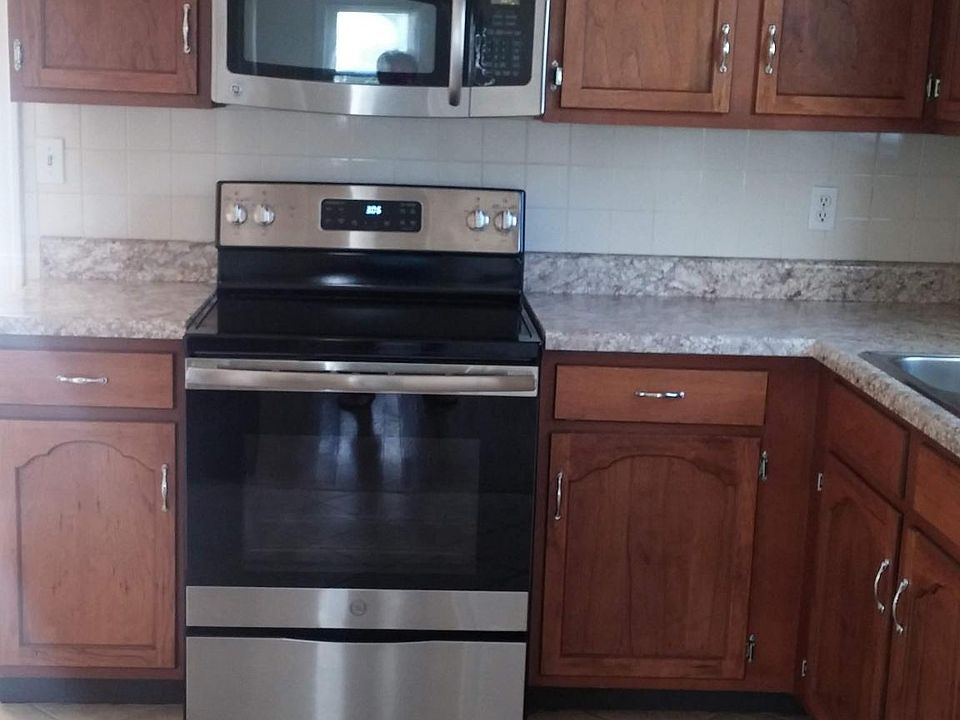 1st image of 202 Colonial Dr