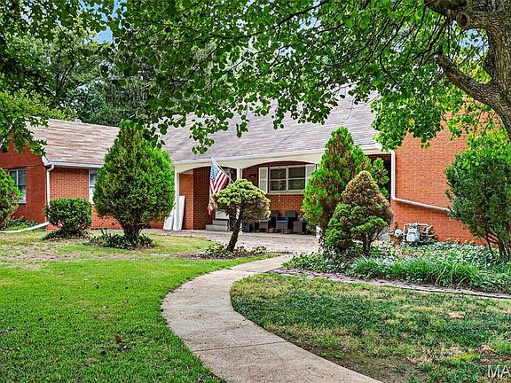 2nd image of 24 Weinel Dr