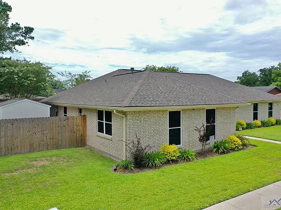 3rd image of 200 San Antonio Blvd