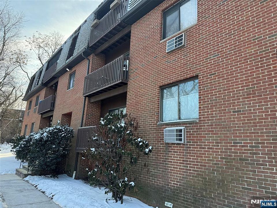 1st image of 700 Mill St Unit I2