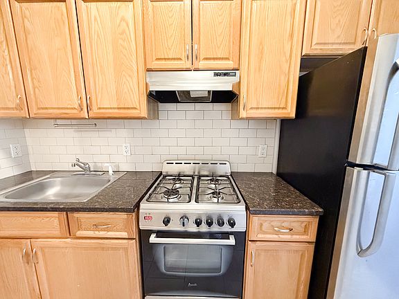 3rd image of 1495 Dekalb Ave APT 2R