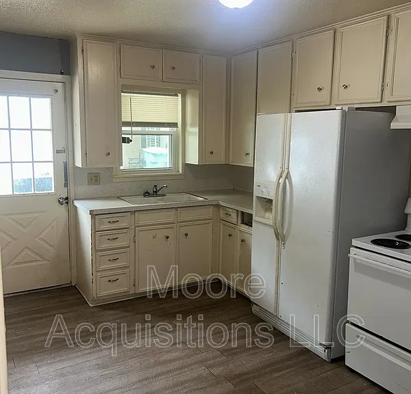 1437 S Rusk St — Photo 6