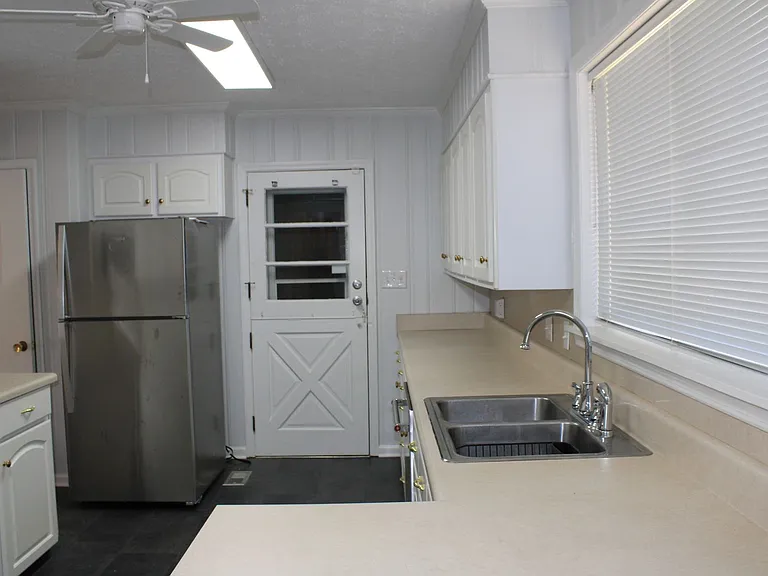 916 Stanton Dr — Photo 15