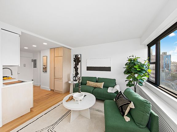 4th image of 100 W 93rd St APT 12D