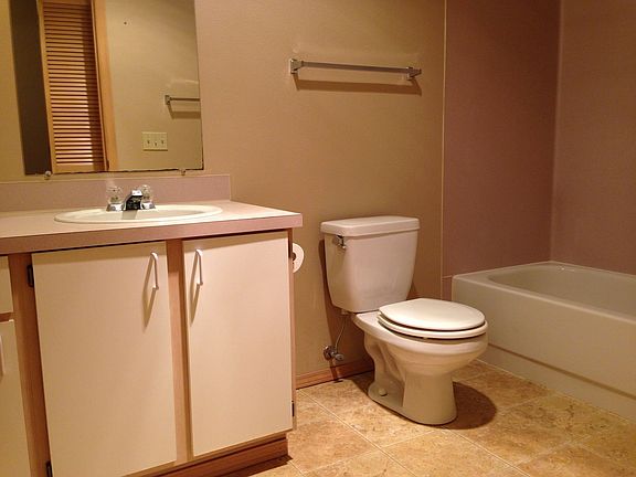 5th image of 15 Malcolm St Unit 103