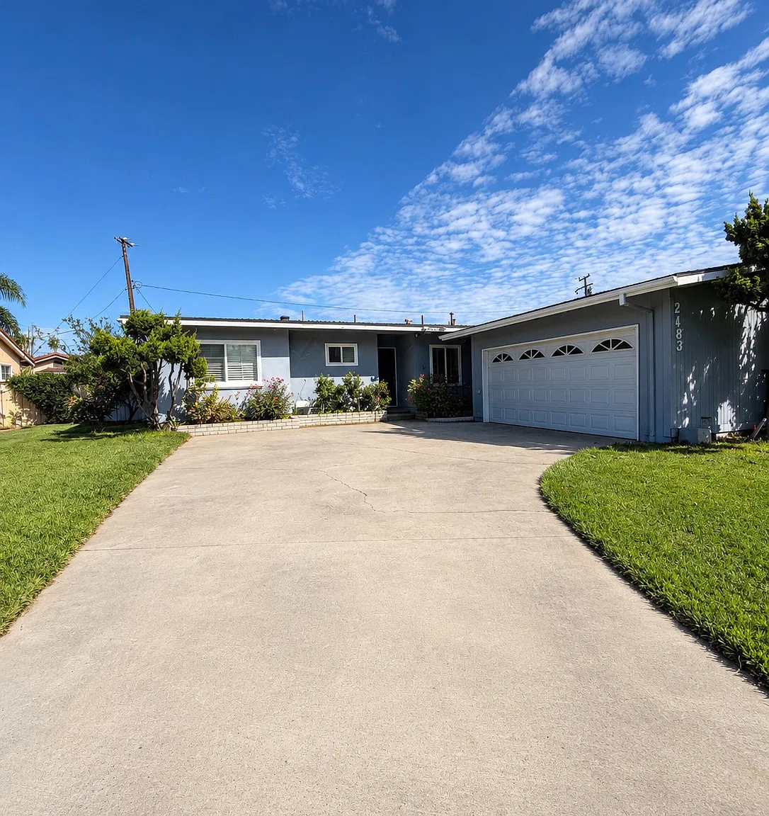 3 bed, 1348 sqft, $4,300 — Photo 1