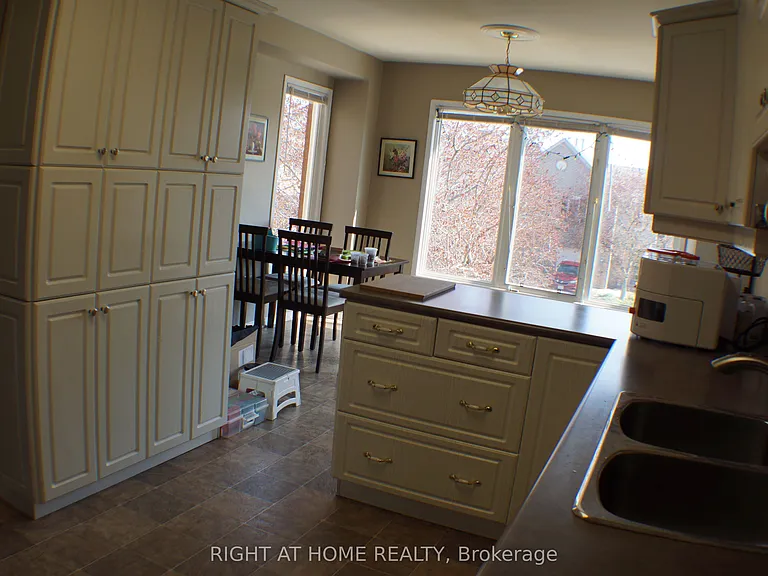 1140 Leewood Dr — Photo 8