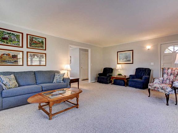 3rd image of 3534 Fountain Park Blvd