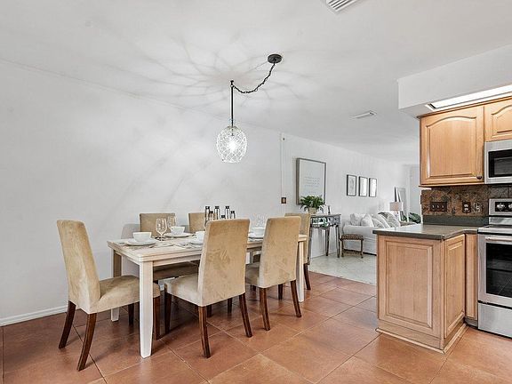 5th image of 1369 Riverside Cir