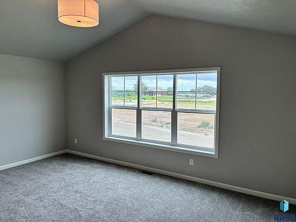 3rd image of 2209 E Alexa St