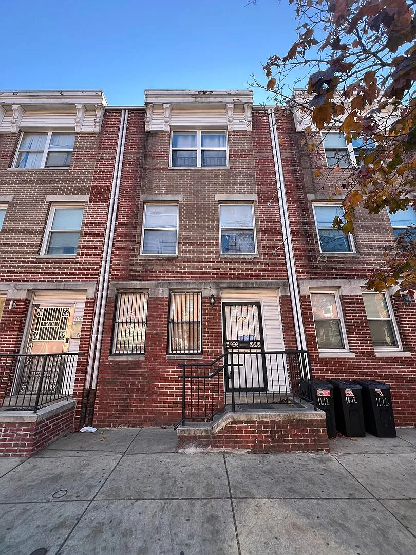Stunning 4-Bedroom Townhome with Parking Spot Near Temple University! Available August 2026! — Photo 4