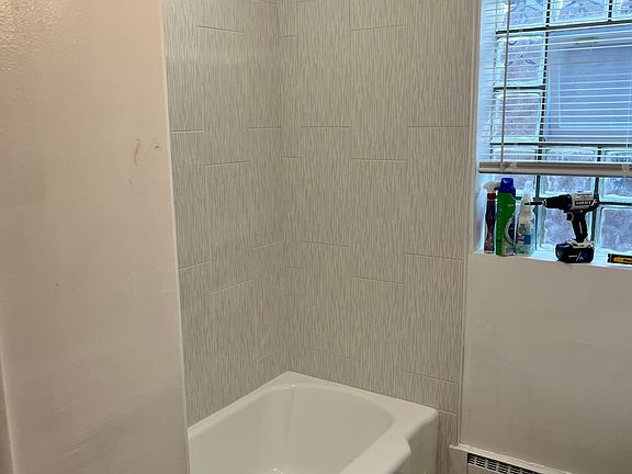 4th image of 1320 W 89th St APT 2E
