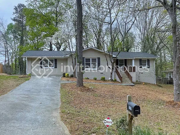 5447 Blackhawk Dr, Acworth, GA 30102