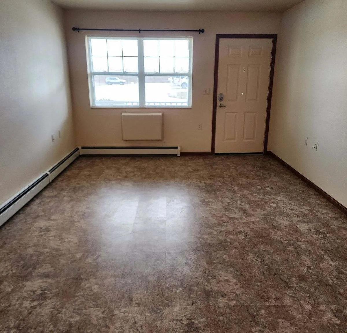 3 bed, $955 — Photo 2