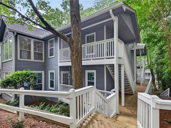 1010 Gettysburg Pl, Sandy Springs, GA 30350