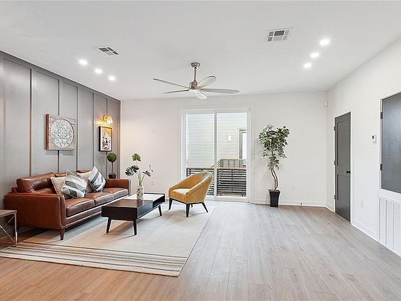 3rd image of 2556-58 Orleans Ave