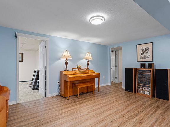 4th image of 917 Chester Ave SE