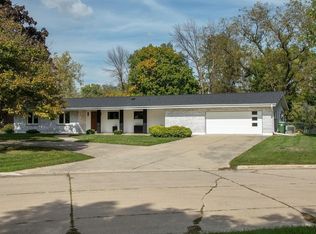124 Cedar Cir, Charles City, IA 50616