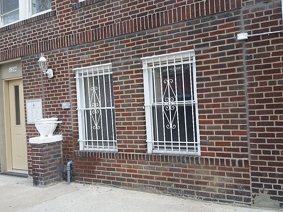 4th image of 1244 Teller Ave APT 1A
