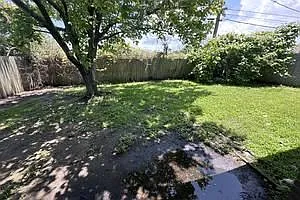 3 bed, 2.0 bath, 1203 sqft, $1,701 — Photo 2