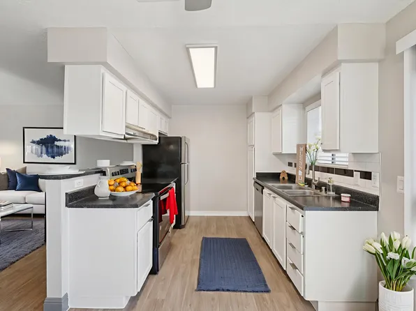 The Bristol at Sunset Apartment Homes