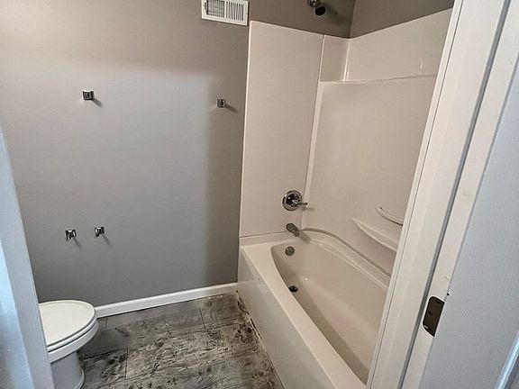 5th image of 100 N Oakland St APT C