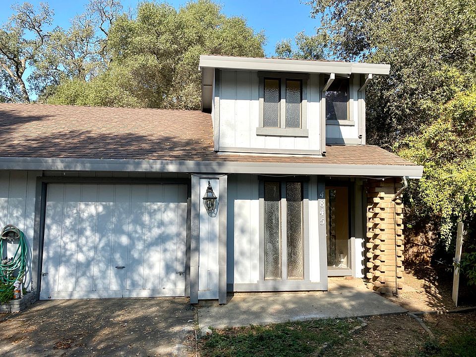 Front elevation with one car garage