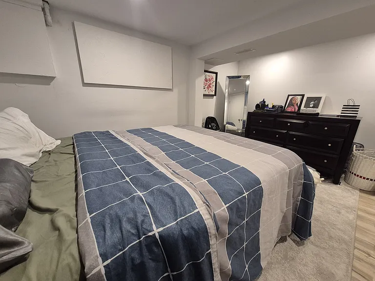 1191 Woodbine Ave #BASEMENT — Photo 11