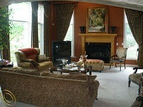 5th image of 2035 Hillsdale Ct
