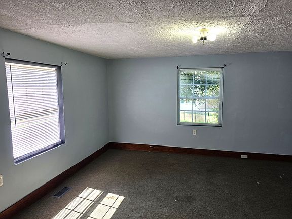 3rd image of 122 Rolling Hill Dr