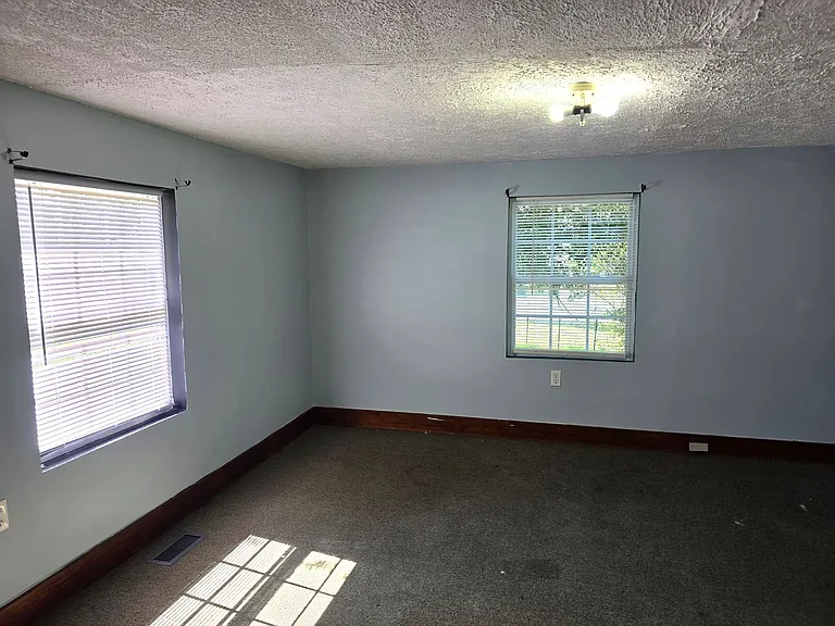 122 Rolling Hill Dr — Photo 3