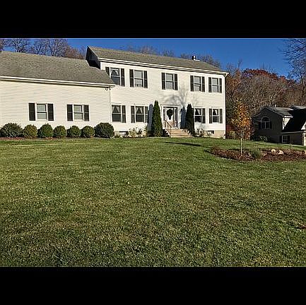 3rd image of 32 Orchard Ct