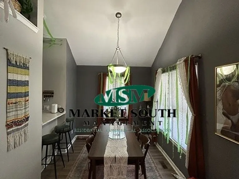 738 E Anderson St — Photo 4