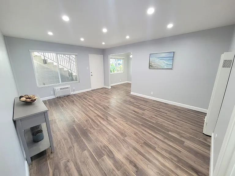 Marquis Apartments — Photo 16