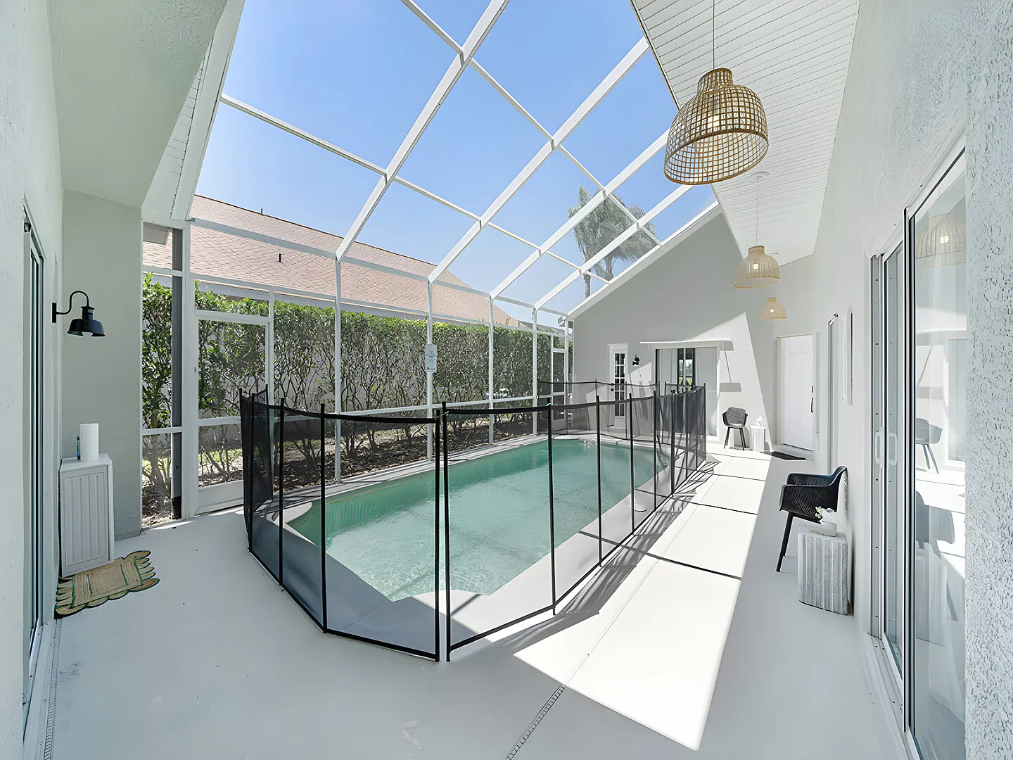 Serenity Gorgeous Upscale 4 Bedroom Pool — Photo 3
