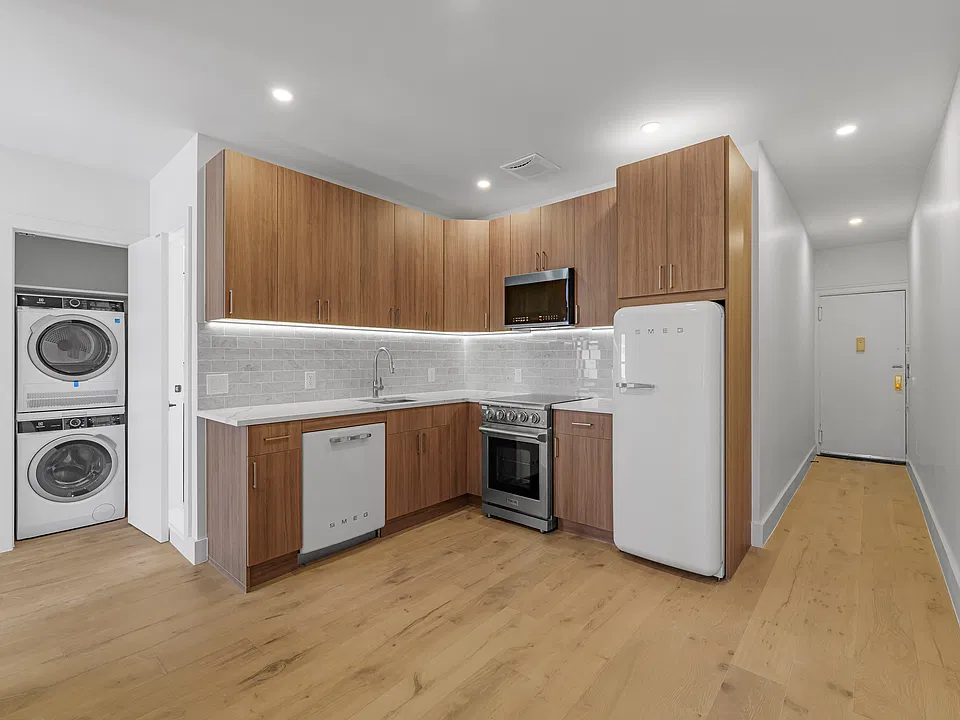 82-86 W Washington Pl #B