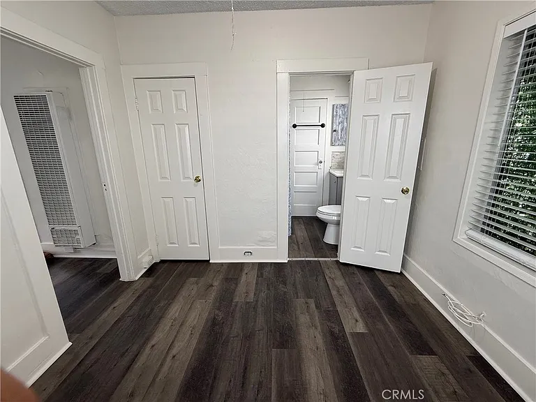 1053 Loma Dr — Photo 10