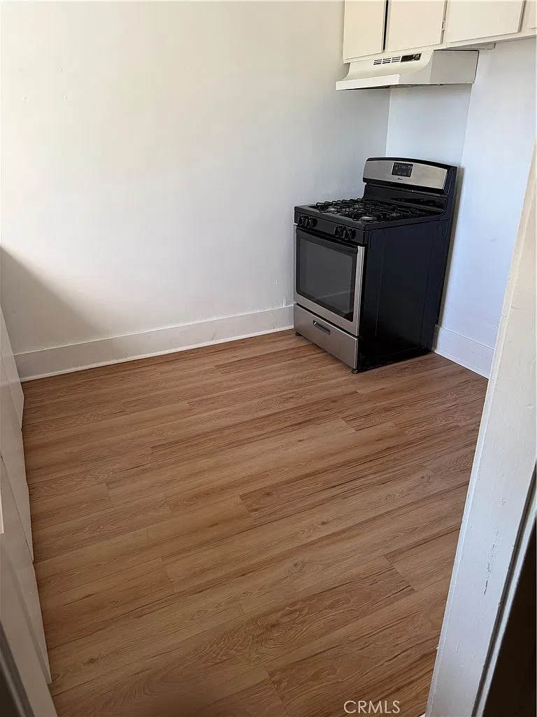1 bed, 300 sqft, $1,800 — Photo 3