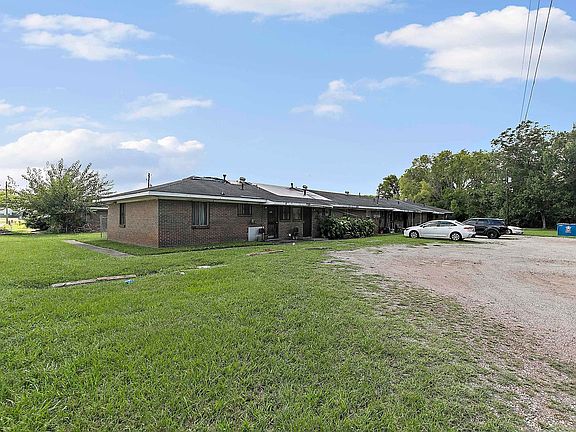 2nd image of 2104 S Park Dr