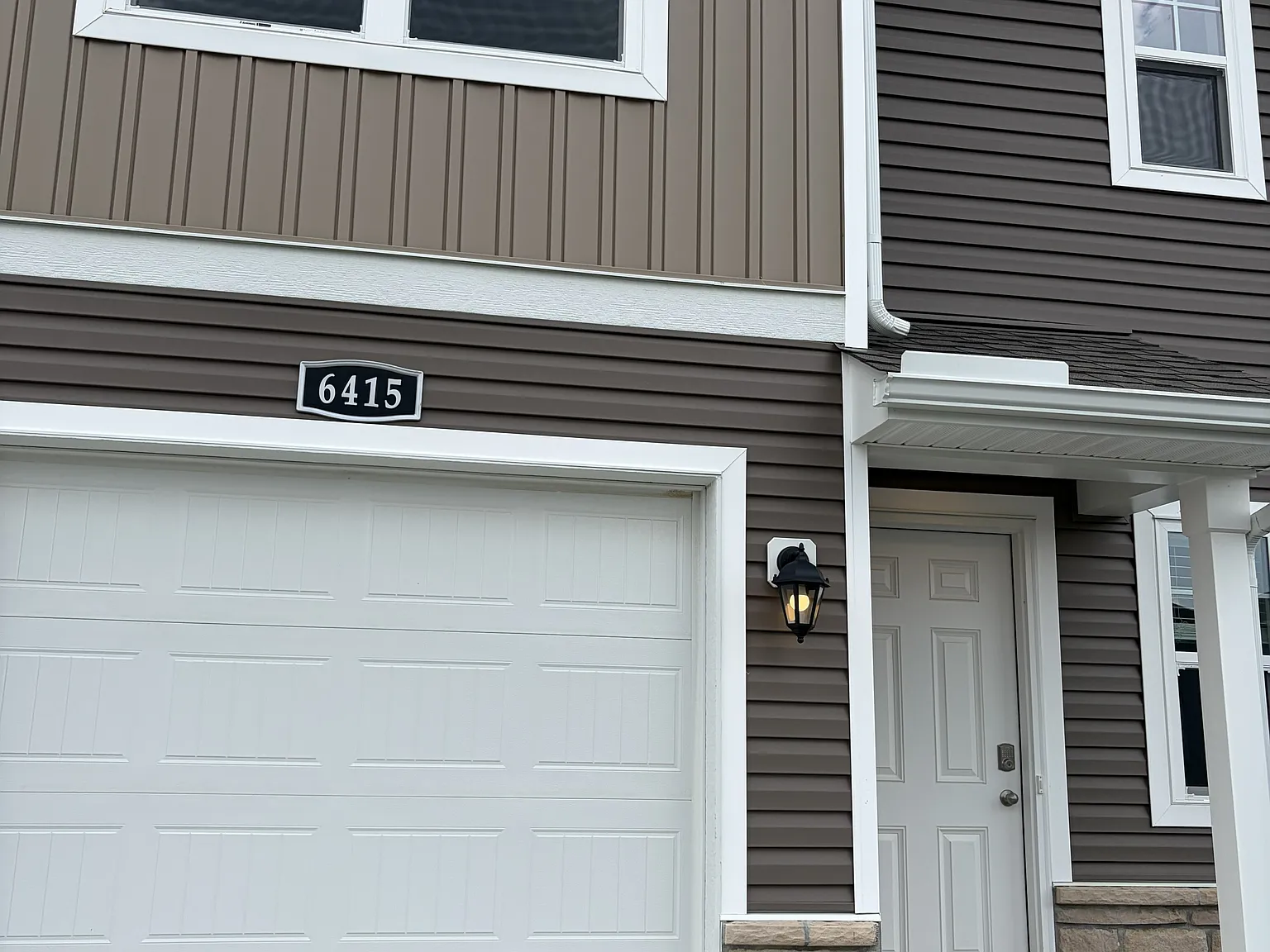 3 bed, 2.5 bath, 1418 sqft, $2,100 — Photo 2