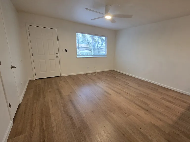 1000 Pinetop Cir — Photo 2