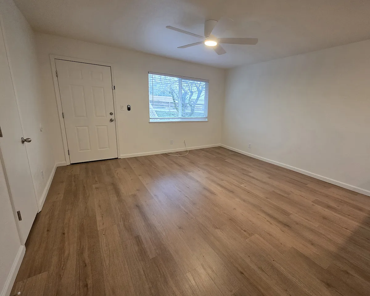 Building Photo - 1000 Pinetop Cir