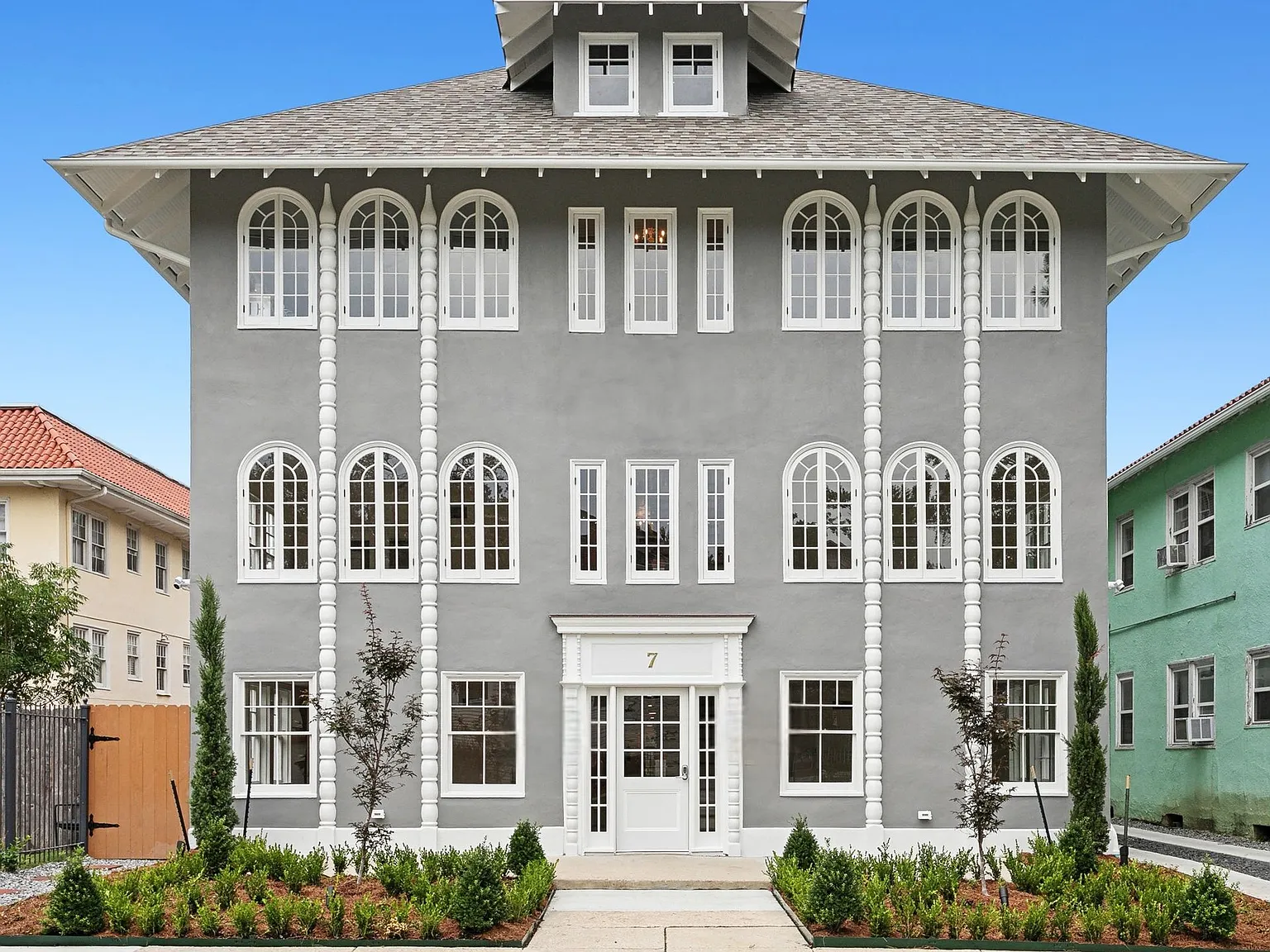 7 Fontainebleau Drive - Experience Modern Luxury in a Beautifully Restored Historic Gem — Photo 1