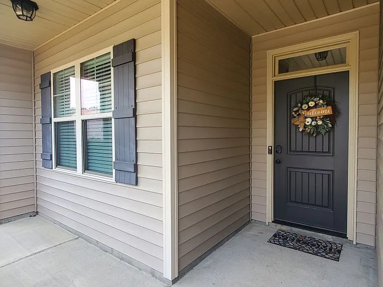 2244 Lakedale Dr — Photo 2
