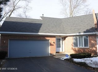 1826 Normandy Ct, Arlington Heights, IL 60004