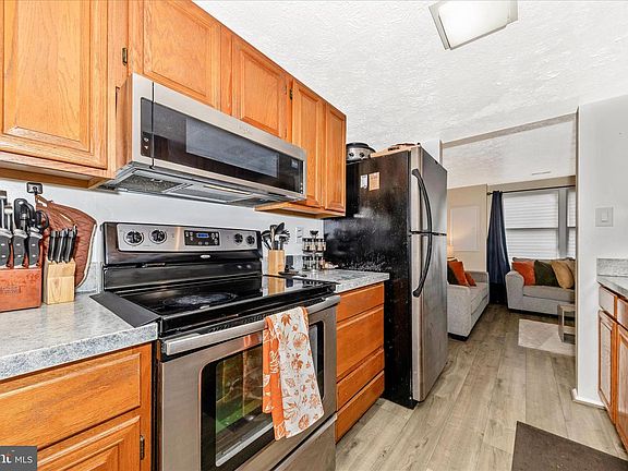 3rd image of 136 Sandalwood Ct